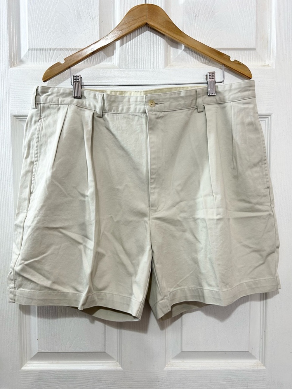 POLO Ralph Lauren Chino Khaki Pleated Cotton Shorts. Size 40. Preppy